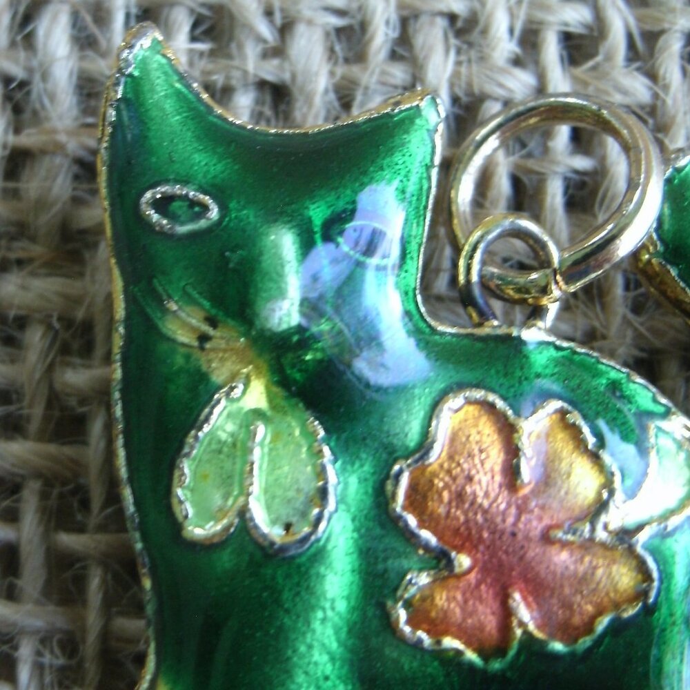 Green Floral Cloisonne Cat Goldtone Pendant - Picture 7 of 9